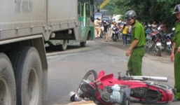 Lấn đường, xe tải đâm tử vong người đi ngược chiều