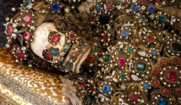 Phát hiện ngôi mộ cổ phủ đầy châu báu ở Rome