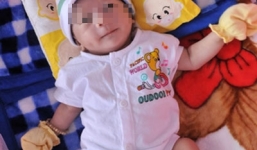 Hình ảnh mới bé sơ sinh văng khỏi bụng mẹ trong lễ đầy tháng