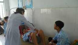 Thêm nhiều học sinh nhập viện sau khi tiêm vắc-xin tại trường