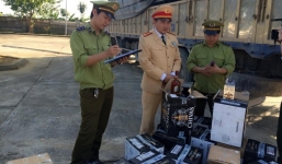 Cảnh sát giao thông bắt giữ ôtô vận chuyển 360 chai rượu lậu