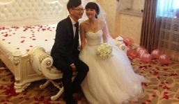 Đám cưới đặc biệt giữa 'phi công trẻ' và 'máy bay bà già' gây xôn xao