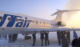 Hy hữu: Hành khách phải đẩy máy bay ra đường băng trong cái lạnh -52 độ C