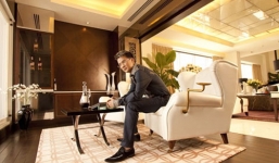 Đại gia giàu nhất showbiz Việt và những cú chi tiền tỉ gây sốc