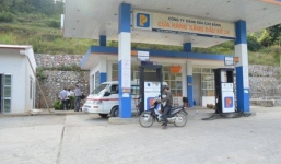 Phát hiện nữ nhân viên cây xăng tử vong tại cửa hàng