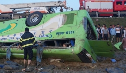 Danh tính 20 nạn nhân bị thương vụ xe khách lật ngửa trên ruộng