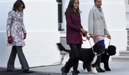 Gia đình Tổng thống Obama cũng “hăm hở” sắm Noel 2014