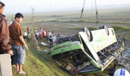 Vụ xe khách chở 35 người bị lật: Phó Thủ tướng yêu cầu làm rõ nguyên nhân