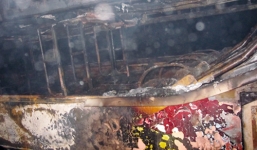 Xe khách bất ngờ bốc cháy khi đang lưu thông