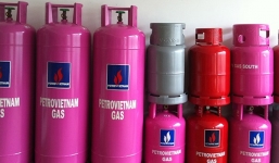 Từ  1/12, giá gas giảm 13.000 đồng/bình 