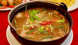 Làm lẩu cá lăng thơm ngon cùng đầu bếp nhà hàng Ngoại Ô