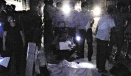 Ôtô bị tàu hỏa kéo lê 50m, tài xế tử vong tại chỗ