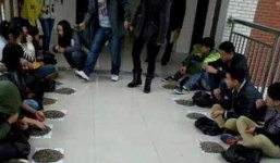 Ăn vặt trong lớp, sinh viên bị phạt cắn 50kg hạt hướng dương