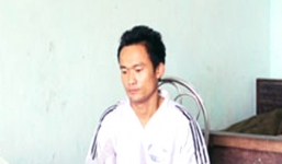 Video ANTV: Thấy mẹ bị tát giữa nhà, con cầm dao đâm chết bạn