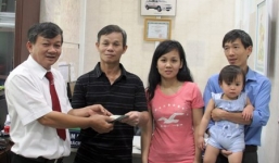 Tài xế taxi trả lại 8.000 USD cho khách Việt kiều để quên