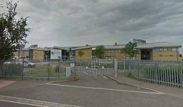 Nữ sinh giả vờ “quan hệ” với thầy giáo để gây sự chú ý