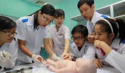 Tạm dừng mở ngành y tại trường trái ngành