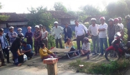 Xe đầu kéo đâm xe máy, 2 vợ chồng chết thảm