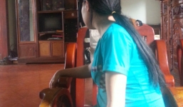 Bé gái không biết tác giả bào thai là tình cũ hay... bác hàng xóm