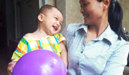 Bé trai kháu khỉnh bị bỏ 'quên' trên taxi: Hé lộ manh mối người mẹ