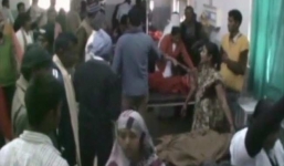 Ấn Độ: Tàu hỏa đâm xe bus chở học sinh, 5 em thiệt mạng