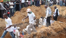 Thảm sát bằng rìu và dao rựa tại Congo