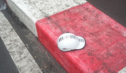 Thiếu nữ gặp tai nạn thương tâm vì đội mũ bảo hiểm rởm