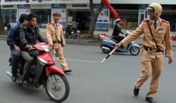 Hà Nội: Sẽ xử lý nghiêm CSGT đứng núp, rút chìa khóa xe vi phạm