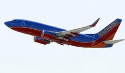 Hạ máy bay khẩn cấp vì hành khách chuyển dạ