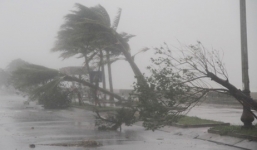 Bão số 5 giật cấp 10 cách đất liền 300km