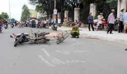 Cụ ông bán vé số nghèo bị xe máy tông chết