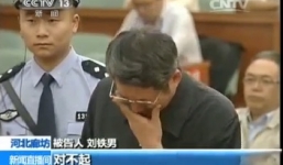 Quan tham Trung Quốc bật khóc khi tòa tuyên án chung thân
