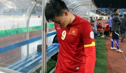 Thủy Tiên an ủi Công Vinh sau trận thua với Malaysia