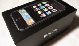 Khui hộp iPhone 2G mới tinh với giá nửa tỷ