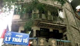 Vụ ôm bom xăng: Gia đình đối tượng còn cố thủ chấp nhận án cưỡng chế