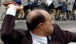 Bị ném gạch vào đầu đòi bồi thường 35 tỷ