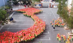 Hơn 1000 học sinh Đà Lạt xếp hình bản đồ, cờ Tổ quốc