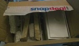 Sốc khi mở hộp iPhone đặt mua trên mạng