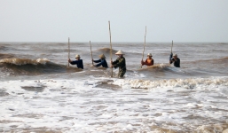 Danh tính 6 người tử vong trong vụ lật thuyền chở ngao ở Thái Bình