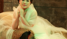 Đại gia Việt chi tiền tỷ cho... 1 chiếc áo