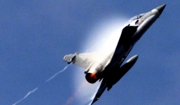 Màn trình diễn 'đỉnh' hơn phim hành động của chiến đấu cơ Pháp