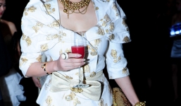 Bà Lê Hồng Thủy Tiên chi 300 tỉ để nắm thêm quyền lực mới