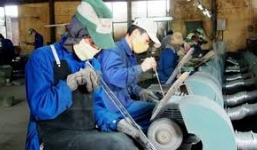 Người lao động Việt Nam cần cù, sao lương vẫn thấp nhất khu vực?