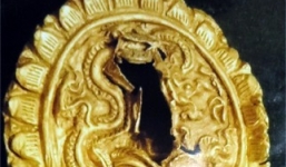 Phát hiện miếng vàng cổ hình rồng ở Hoàng thành