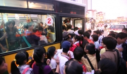 Hà Nội sẽ điều tra nạn quấy rối tình dục trên xe buýt