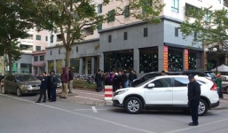 Một phụ nữ rơi từ tòa nhà cao tầng xuống đất tử vong