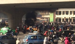 Xe máy vô chủ bỗng dưng bốc cháy trước bến xe Mỹ Đình