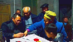 Người thân, dân làng cùng ký tên đòi trục xuất bé 8 tuổi nhiễm HIV