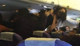 Máy bay náo loạn vì hành khách Trung Quốc lao vào túm tóc nhau