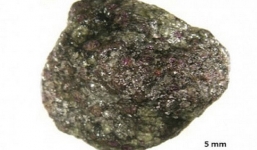 Phát hiện hòn đá chứa 30.000 viên kim cương